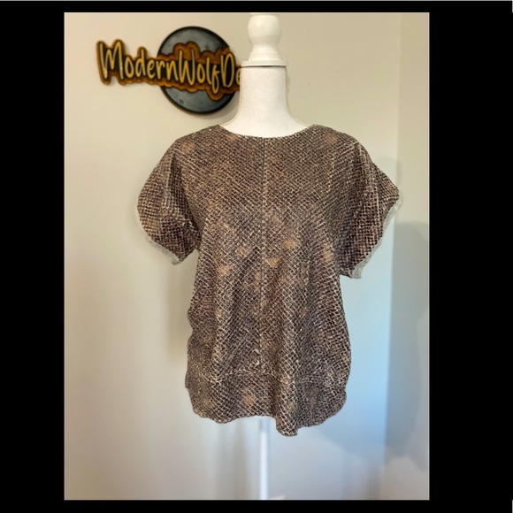 ⏰ Zara W&B short sleeve faux snake skin top - L - Picture 1 of 4